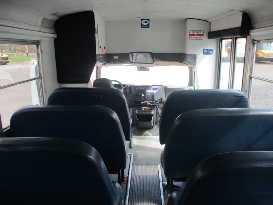 2003 Chevrolet Bluebird Shuttle Bus - Image 9