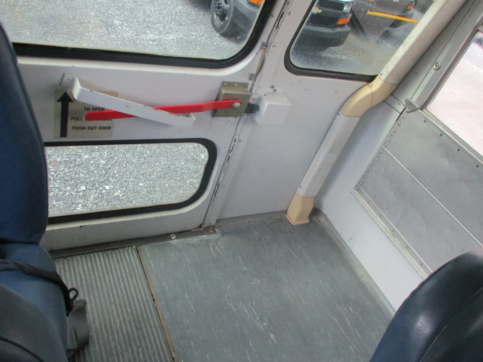 2003 Chevrolet Bluebird Shuttle Bus - Image 10