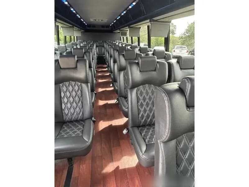 2013 Ford F-650 Shuttle Bus - Image 4