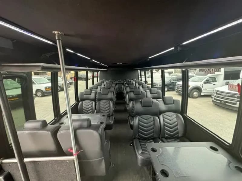2016 Ford F-550 Shuttle Bus - Image 7