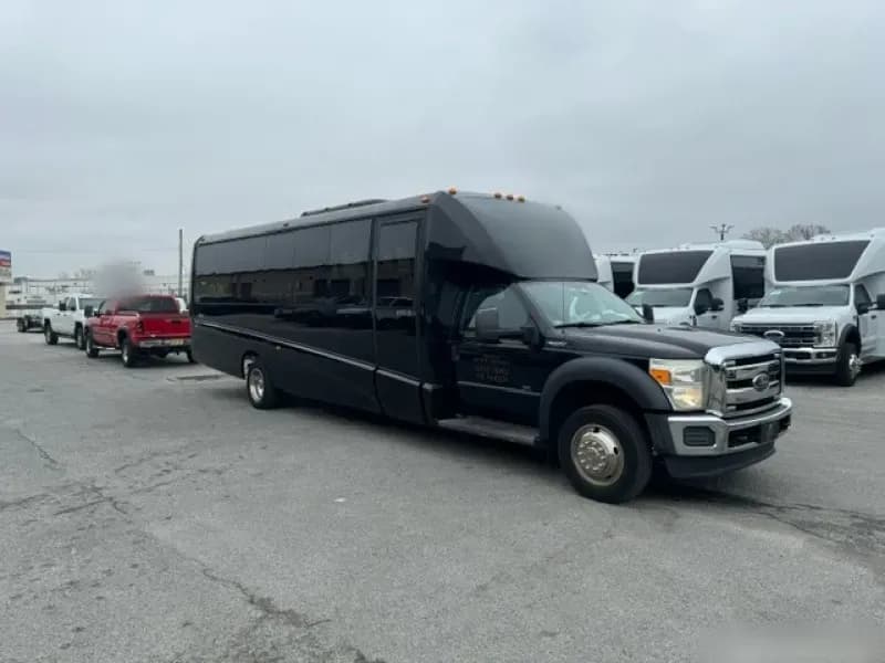 2016 Ford F-550 Shuttle Bus - Image 2