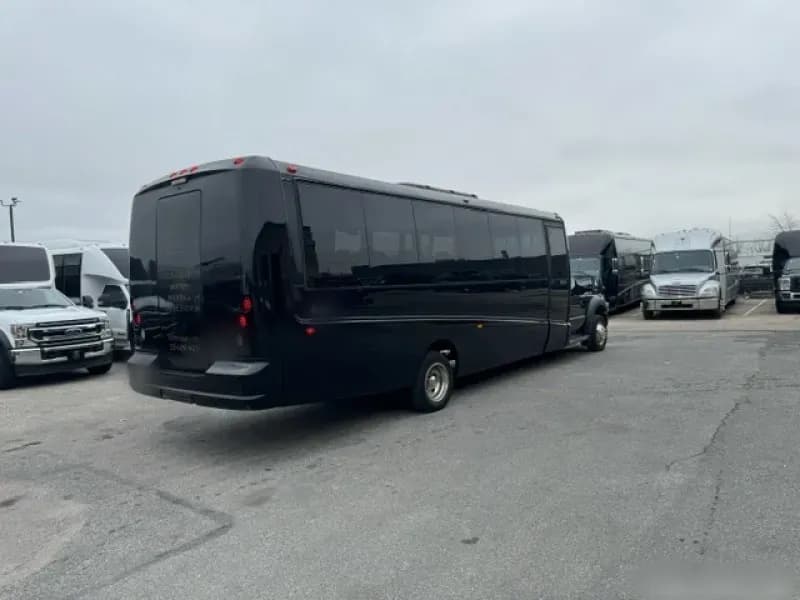 2016 Ford F-550 Shuttle Bus - Image 3