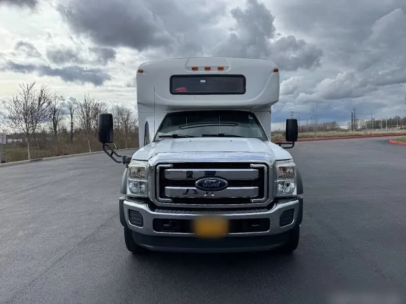 2013 Ford F-550 Shuttle Bus - Image 2