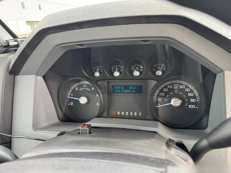 2013 Ford F-550 Shuttle Bus - Image 11