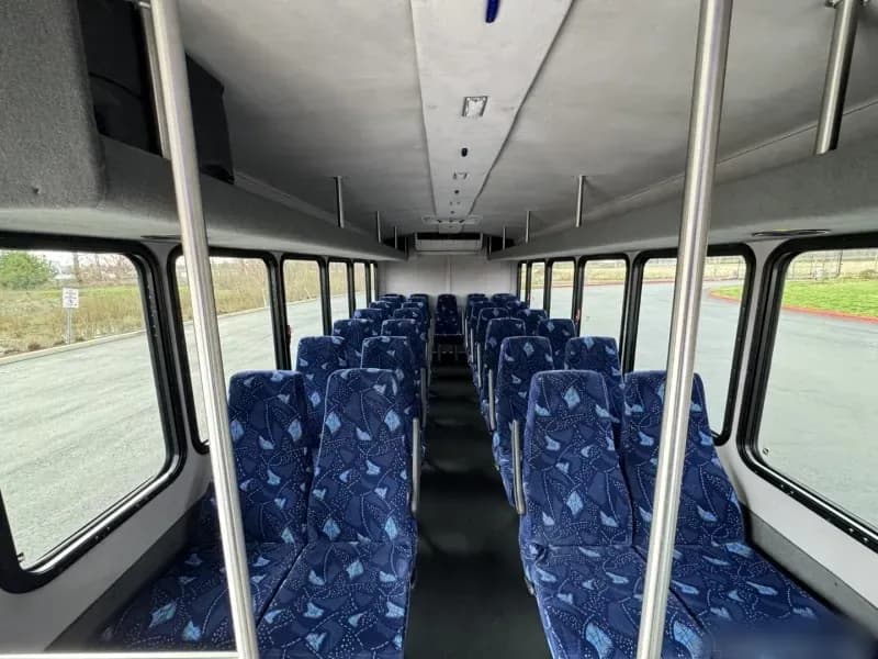 2013 Ford F-550 Shuttle Bus - Image 14