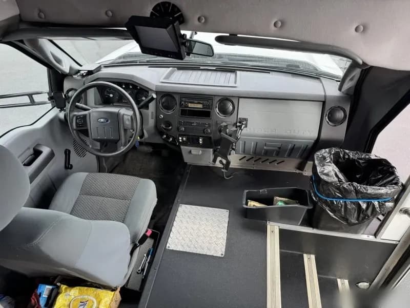 2013 Ford F-550 Shuttle Bus - Image 15