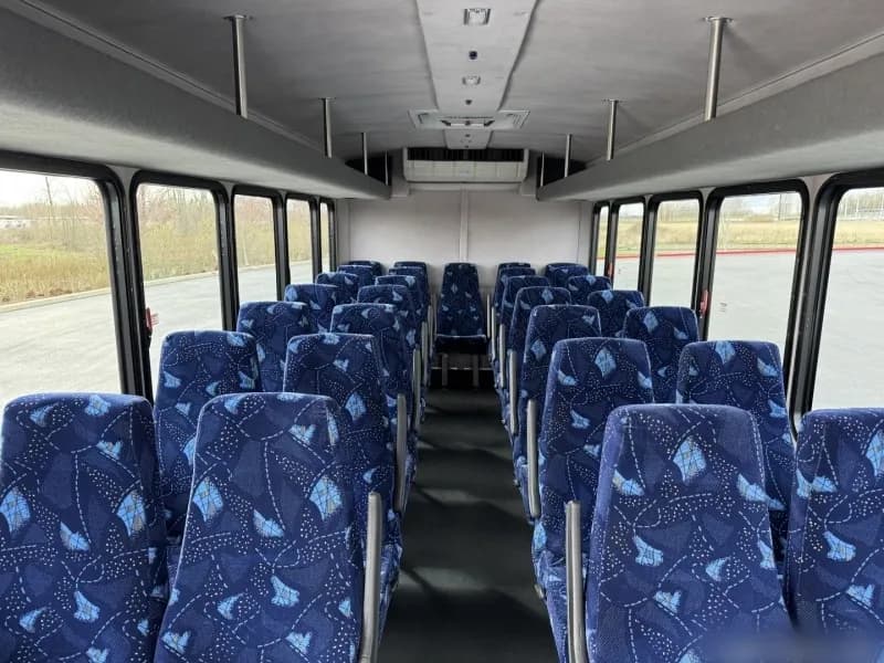 2013 Ford F-550 Shuttle Bus - Image 16
