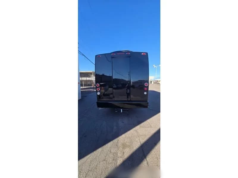 2018 Ford F-550 Mini Bus - Image 5