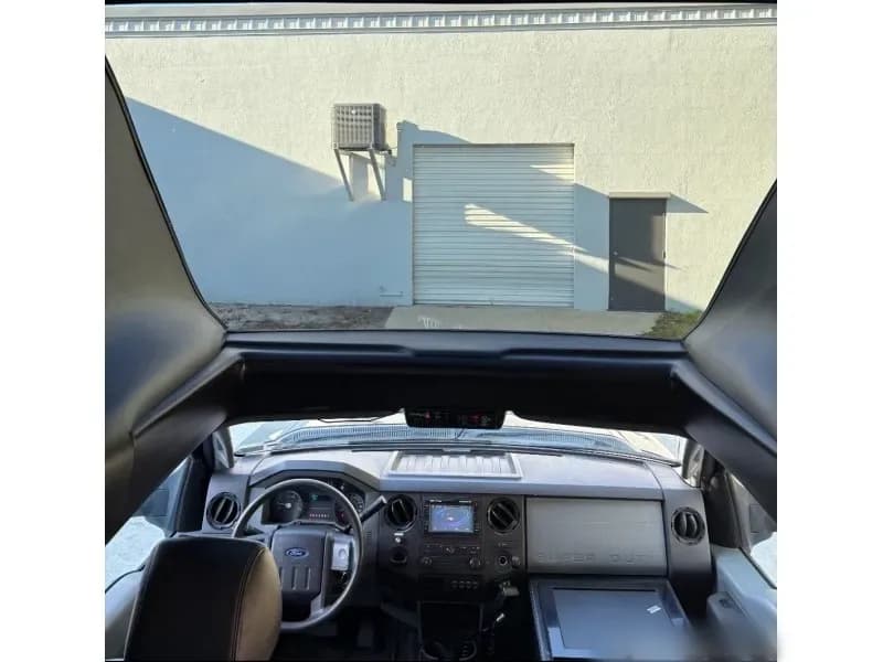 2016 Ford F-550 Shuttle Bus - Image 9