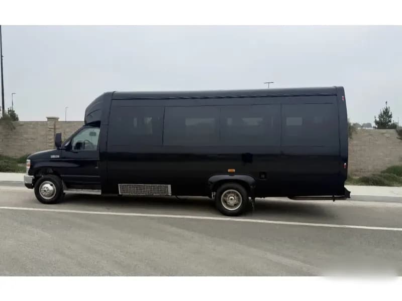2018 Ford E-450 Party Bus - Image 9