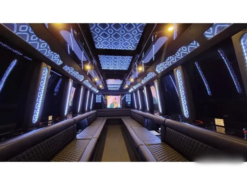2018 Ford F-550 Party Bus - Image 5