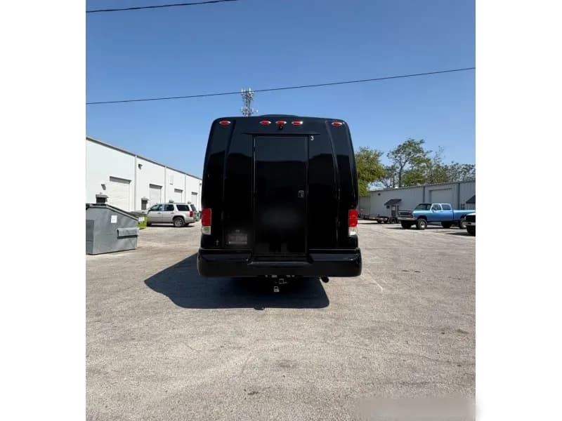 2018 Ford F-550 Party Bus - Image 4