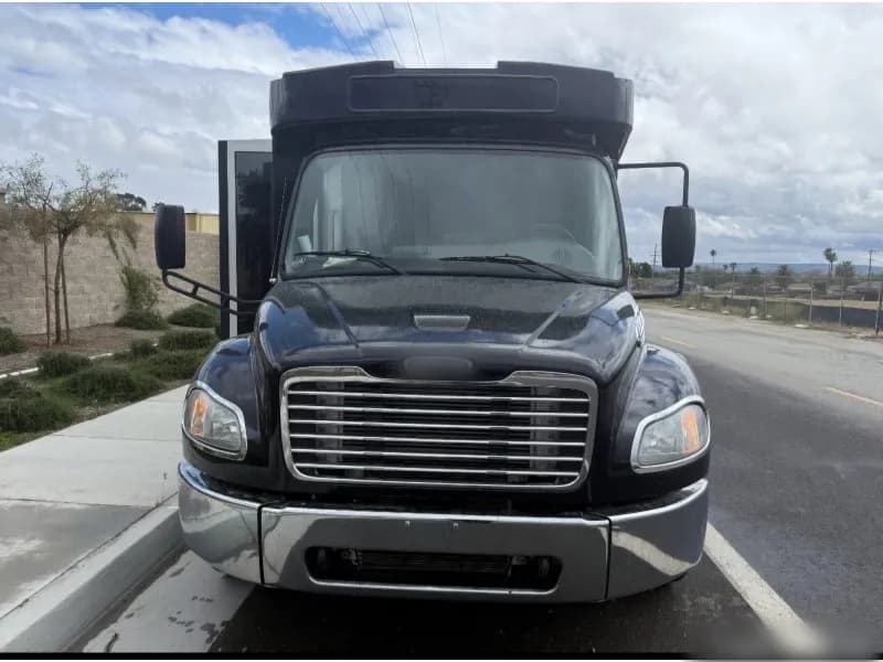 2016 Freightliner Coach Party Bus - Image 2