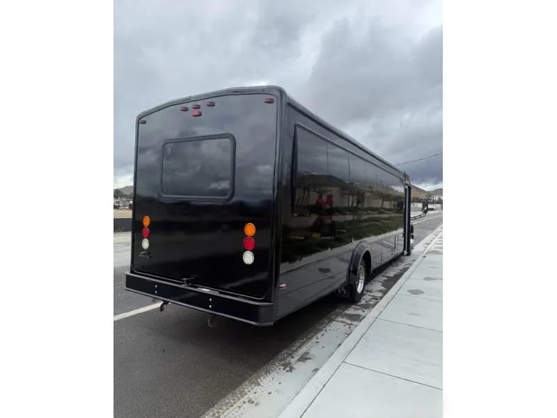 2016 Freightliner Coach Party Bus - Image 5