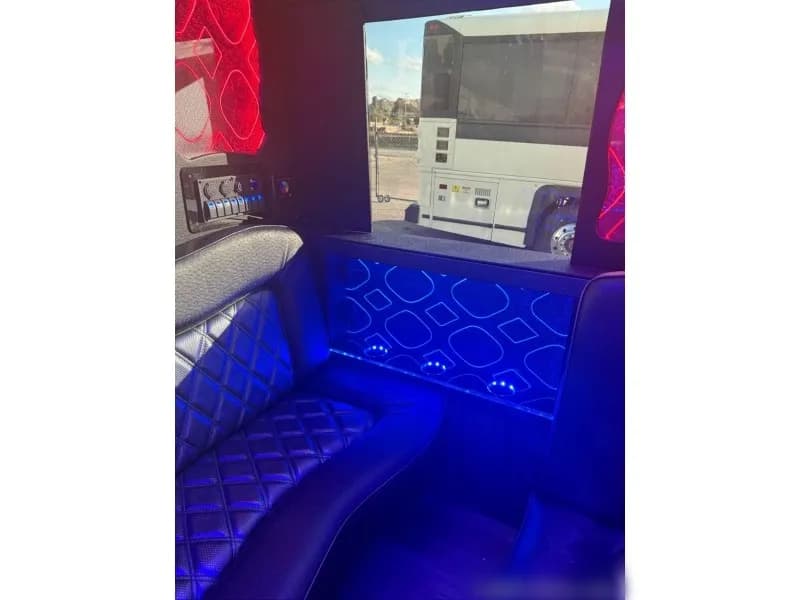 2016 Freightliner Coach Party Bus - Image 10