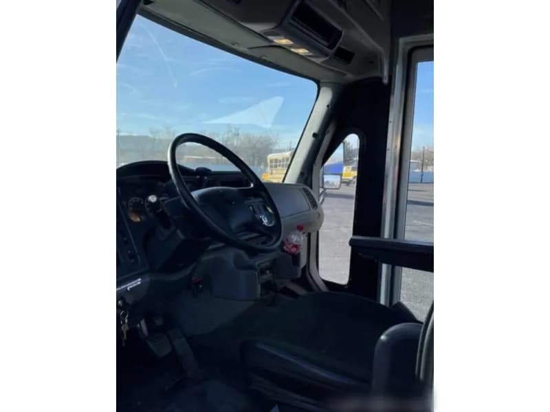 2016 Freightliner Coach Party Bus - Image 11