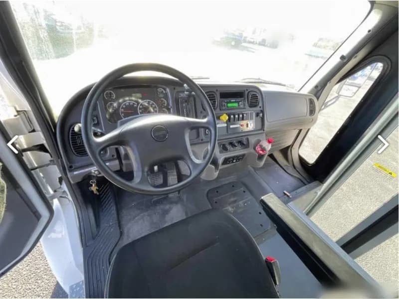 2016 Freightliner Coach Party Bus - Image 13