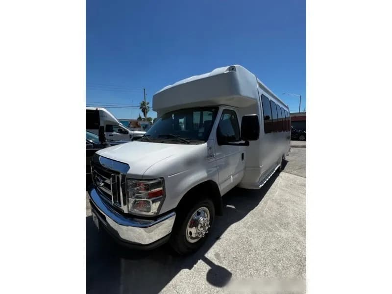 2016 Ford E-450 Shuttle Bus - Image 2