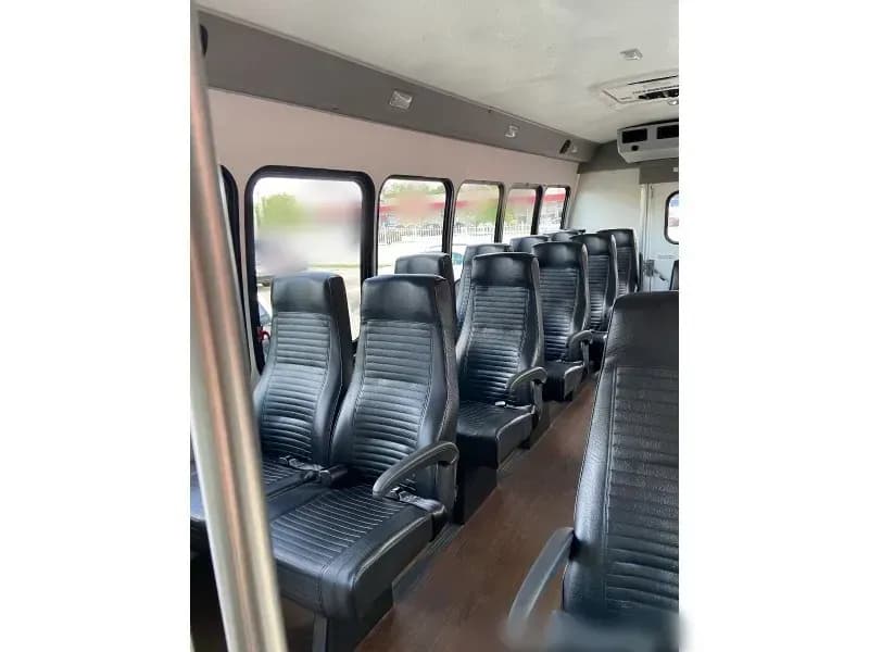 2016 Ford E-450 Shuttle Bus - Image 5