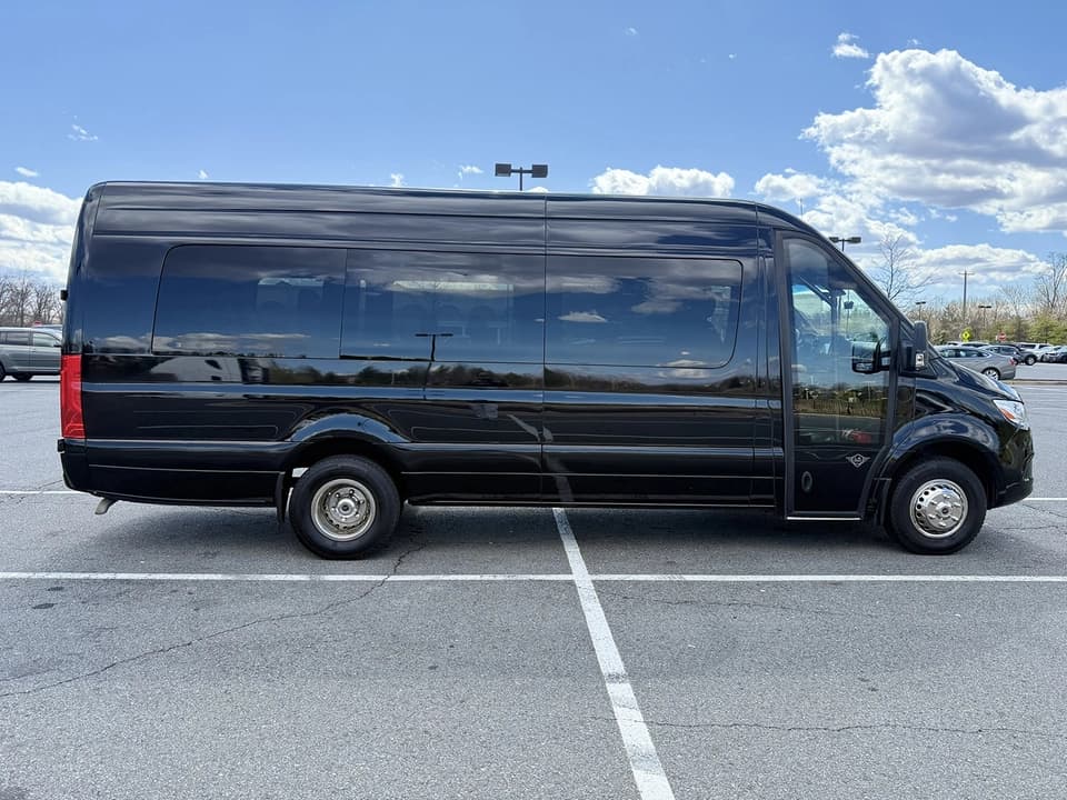 2022 LA West 3500 170 EXT Sprinter - Image 2