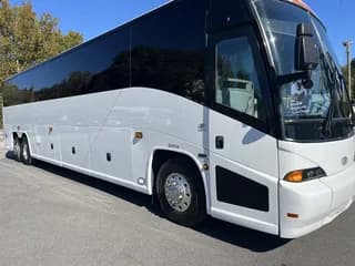 2011 Motor Coach Industries J4500 bus