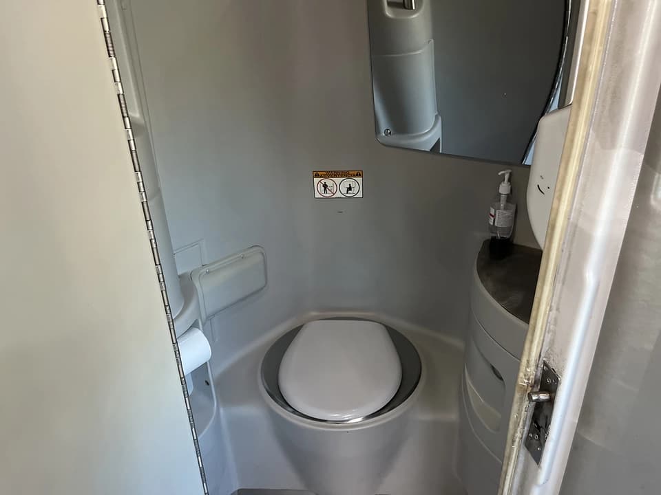 2011 MCI J4500 Motor Coach - Image 9
