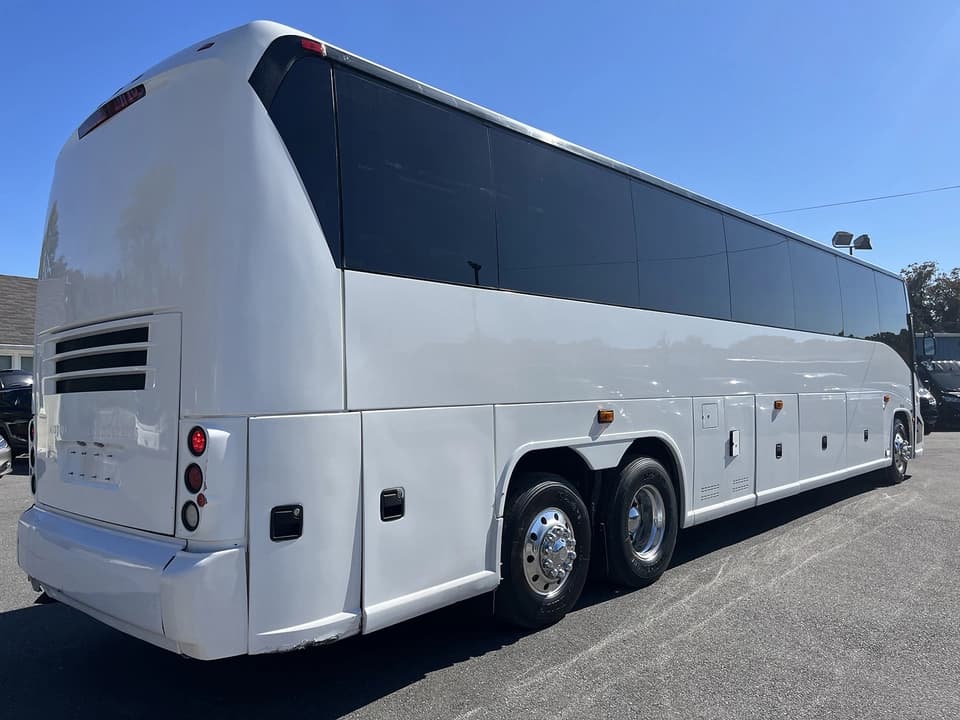 2011 MCI J4500 Motor Coach - Image 2