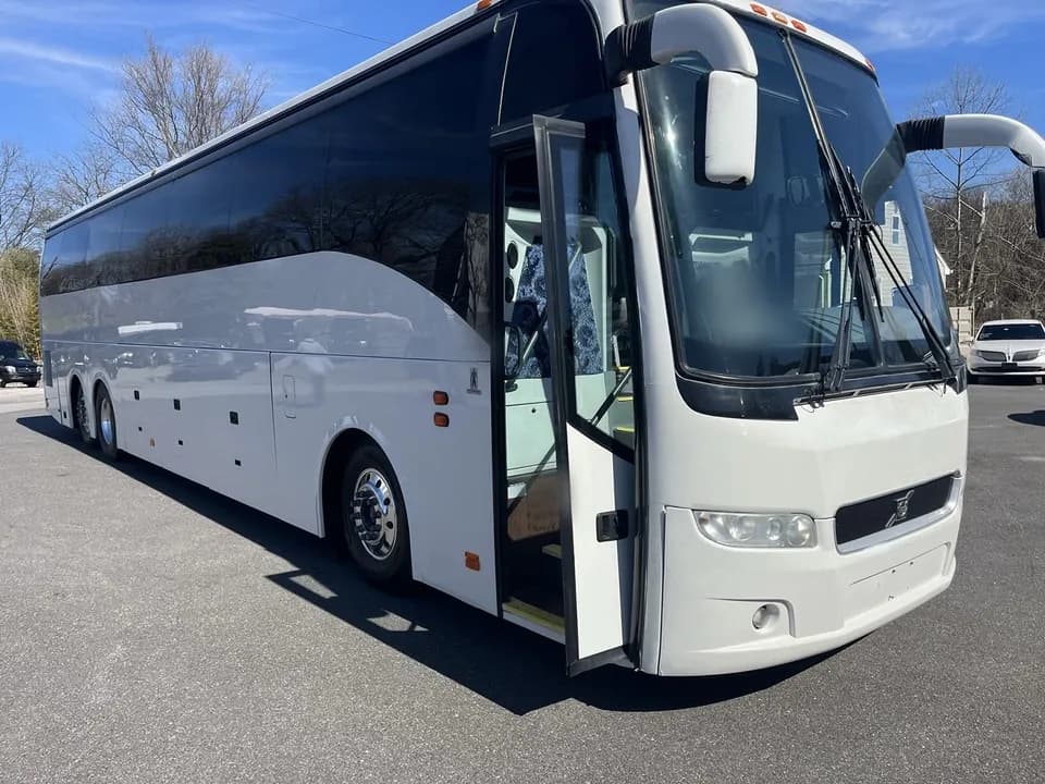 2014 Volvo 9700 Motor Coach - Image 1
