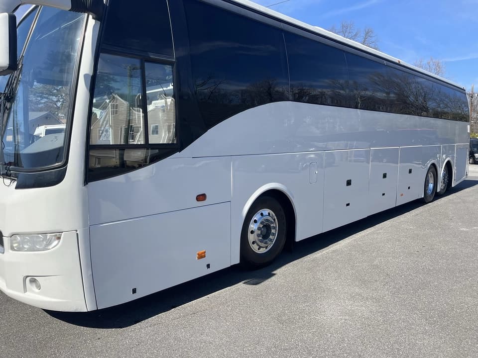 2014 Volvo 9700 Motor Coach - Image 10