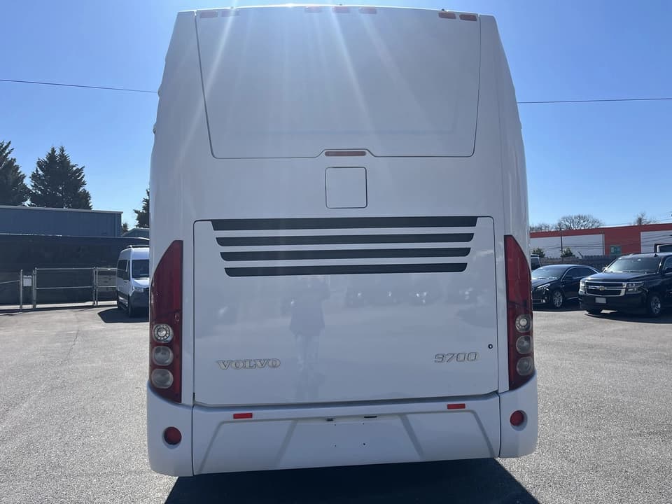2014 Volvo 9700 Motor Coach - Image 5