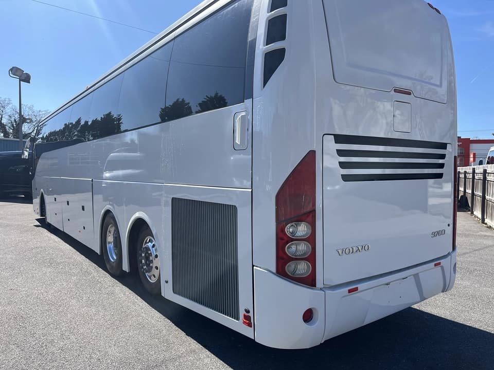 2014 Volvo 9700 Motor Coach - Image 4