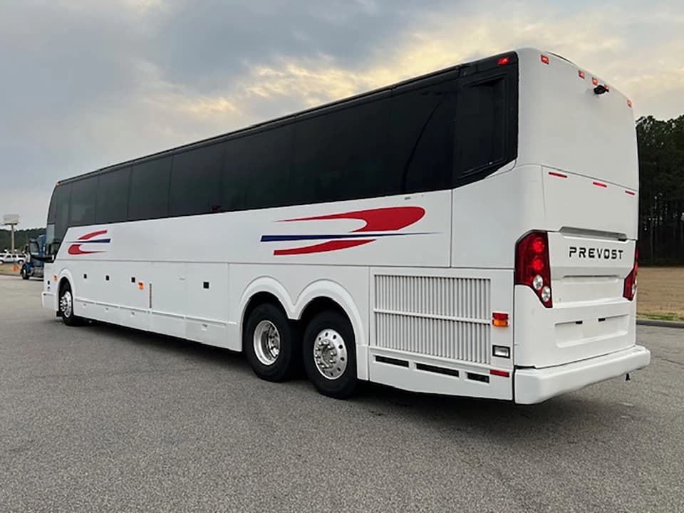 2011 Prevost H3-45 Motor Coach - Image 4