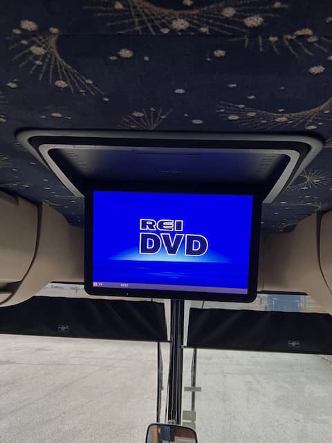 2011 Prevost H3-45 Motor Coach - Image 13
