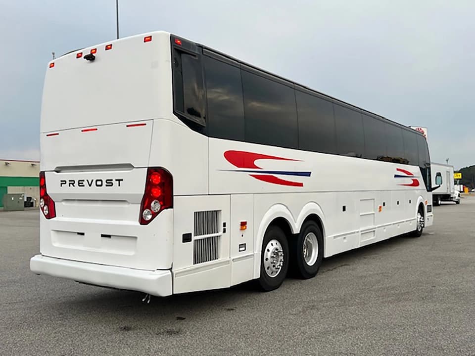 2011 Prevost H3-45 Motor Coach - Image 3