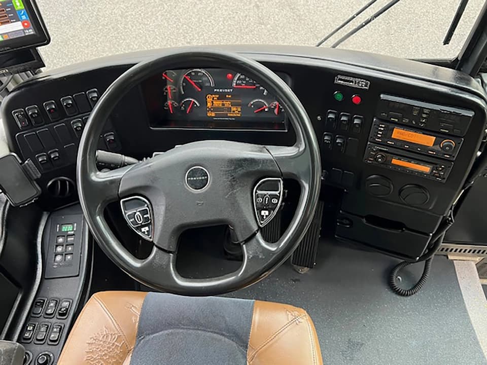2011 Prevost H3-45 Motor Coach - Image 8