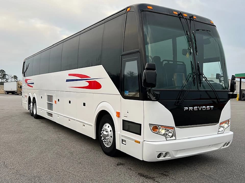 2011 Prevost H3-45 Motor Coach - Image 2