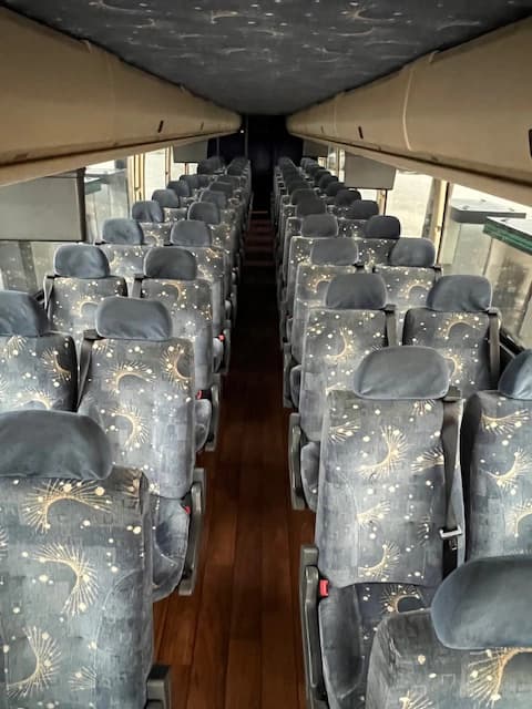 2011 Prevost H3-45 Motor Coach - Image 10