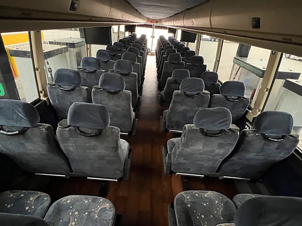 2011 Prevost H3-45 Motor Coach - Image 9