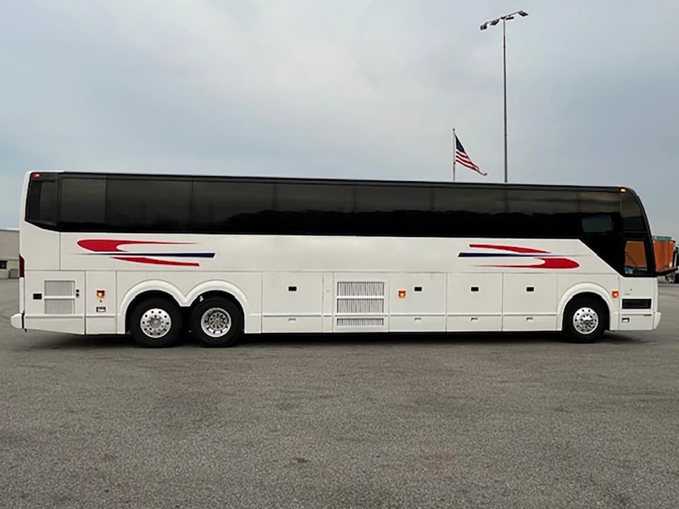 2011 Prevost H3-45 Motor Coach - Image 5