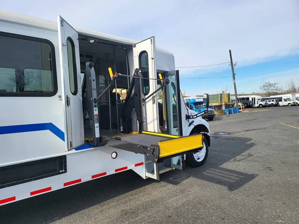 2018 Glaval S2 ADA Shuttle - Image 11