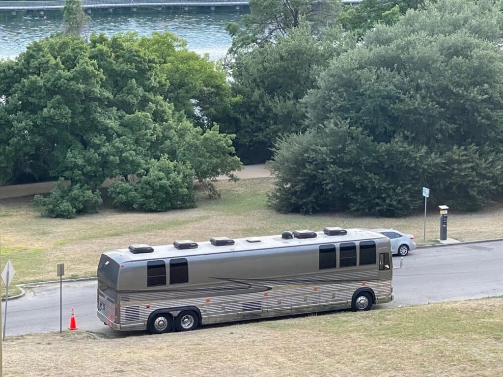 1998 Prevost XL Entertainer Coach - Image 2