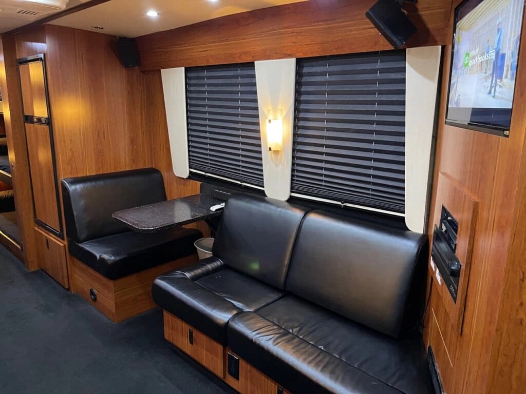 1998 Prevost XL Entertainer Coach - Image 6