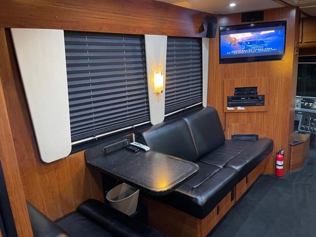 1998 Prevost XL Entertainer Coach - Image 9