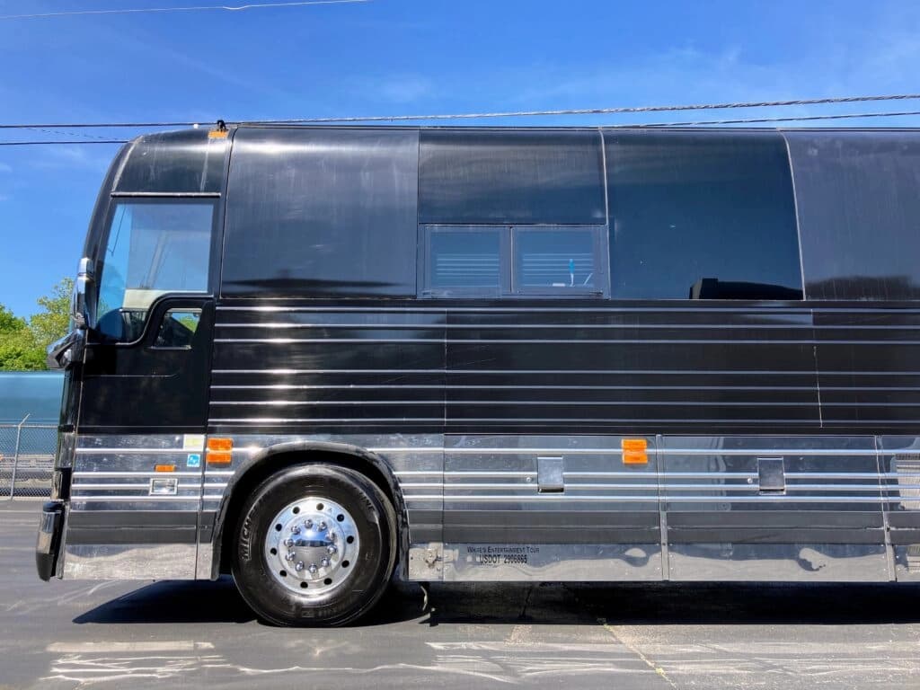 2000 Prevost XLII Entertainer Coach - Image 5