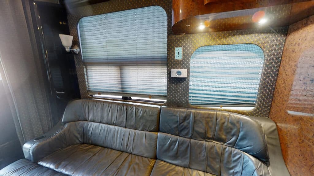 2000 Prevost XLII Entertainer Coach - Image 13