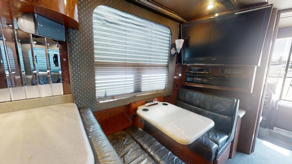 2000 Prevost XLII Entertainer Coach - Image 14