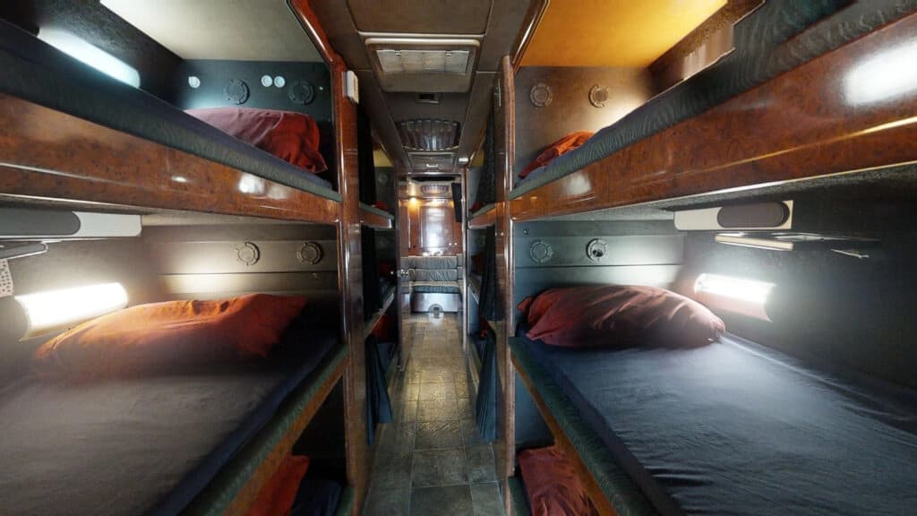 2000 Prevost XLII Entertainer Coach - Image 3