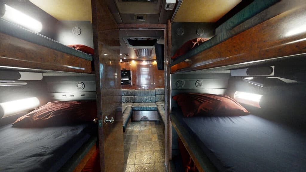 2000 Prevost XLII Entertainer Coach - Image 21