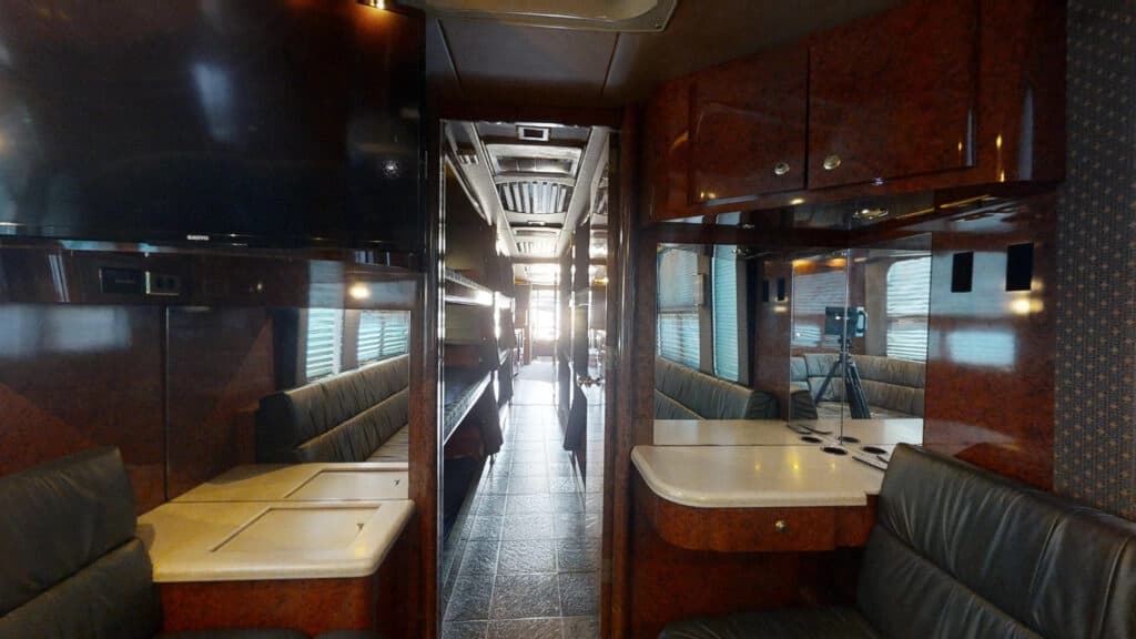 2000 Prevost XLII Entertainer Coach - Image 23
