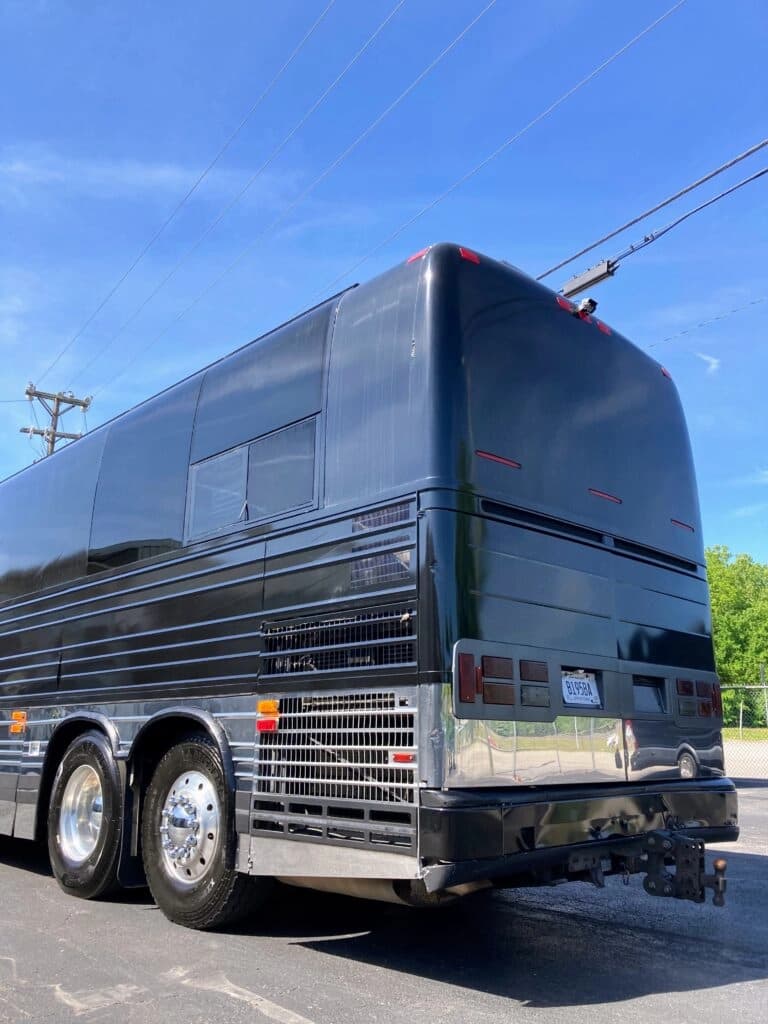 2000 Prevost XLII Entertainer Coach - Image 6